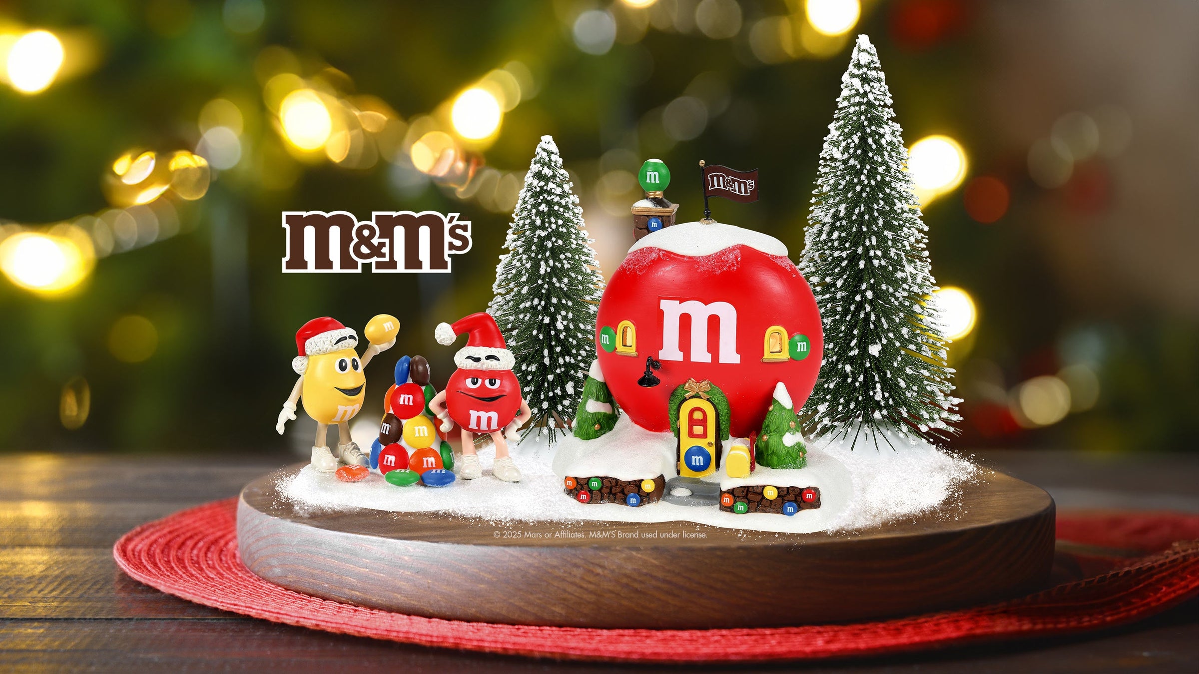 Department 56 Village M&M's Lit house and accessories