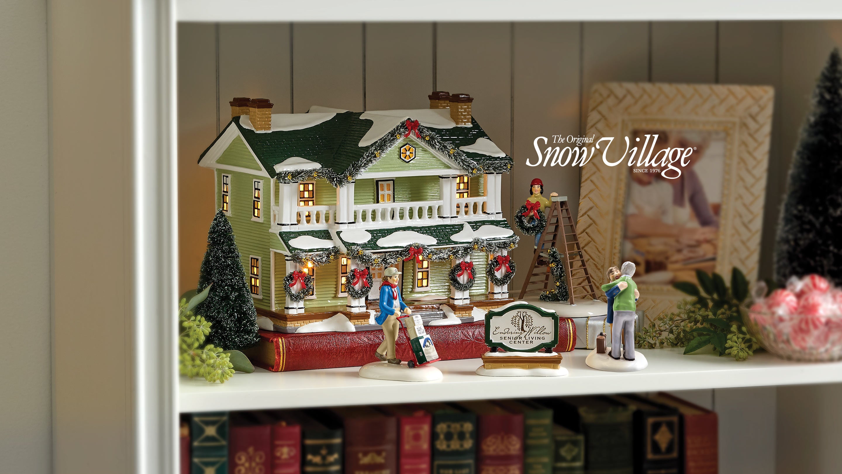 Department 56 Original Snow Village house and accessories